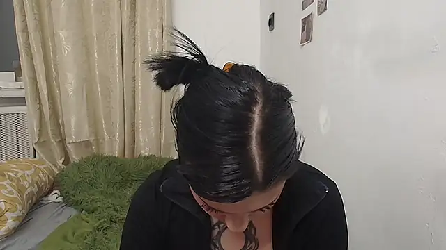 Snapshot of Susie_su chatting on 10-13-25, 10:43 Susie su online show from 10-13-25, 10:43