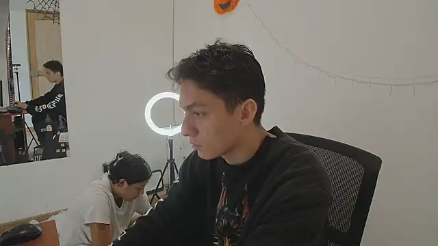 Aria Arthur online show from 10-12-25, 02:05