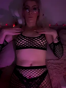 Snapshot of geilemine chatting on 10-24-25, 11:45 geilemine online show from 10-24-25, 11:45