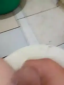 Snapshot of luca12z chatting on 09-28-25, 02:06 luca12z online show from 09-28-25, 02:06