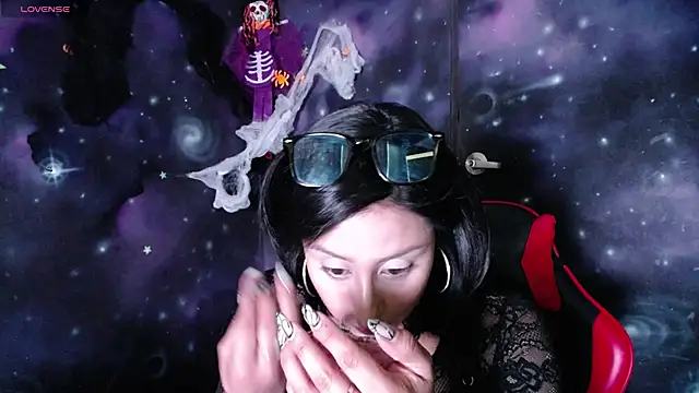 CristaldelLeon s online show from 10-03-25, 07:44
