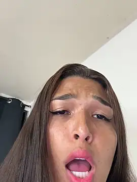 Snapshot of love_megann chatting on 11-05-25, 02:11 love megann online show from 11-05-25, 02:11