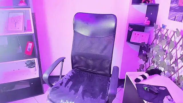 Miha Cute online show from 10-23-25, 03:06