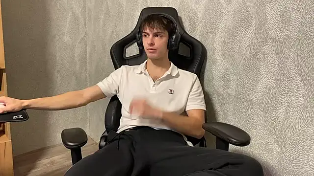 Snapshot of elliot_scott chatting on 10-11-25, 02:33 elliot scott online show from 10-11-25, 02:33