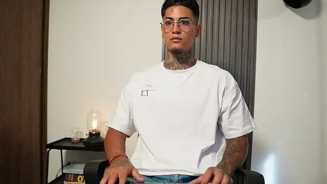 AxelVilla  online show from 10-14-25, 08:09