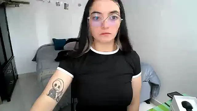 Snapshot of Came-II chatting on 10-29-25, 02:30 Came-II online show from 10-29-25, 02:30