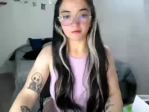 Snapshot of Came-II chatting on 10-31-25, 10:38 Came-II online show from 10-31-25, 10:38