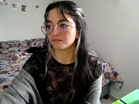 Snapshot of Came-II chatting on 11-18-25, 04:00 Came-II online show from 11-18-25, 04:00