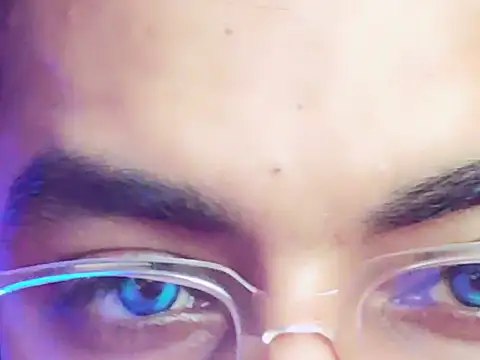 Snapshot of ChiseledCharm chatting on 10-20-25, 07:25 ChiseledCharm online show from 10-20-25, 07:25