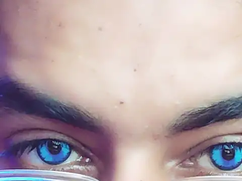 Snapshot of ChiseledCharm chatting on 10-25-25, 07:41 ChiseledCharm online show from 10-25-25, 07:41