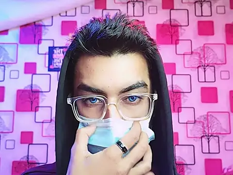 Snapshot of ChiseledCharm chatting on 11-10-25, 10:09 ChiseledCharm online show from 11-10-25, 10:09