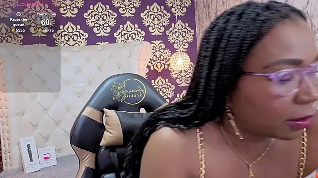 Tyra Fox online show from 09-30-25, 03:22