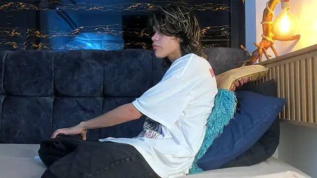 Snapshot of Diamond_twink chatting on 10-10-25, 07:35 Diamond twink online show from 10-10-25, 07:35