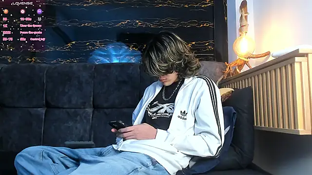 Snapshot of Diamond_twink chatting on 10-30-25, 03:52 Diamond twink online show from 10-30-25, 03:52