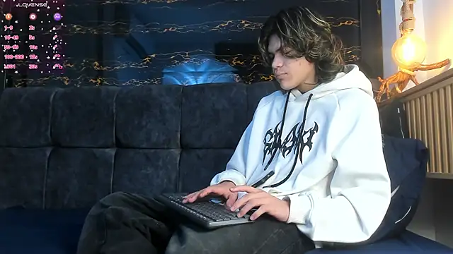 Snapshot of Diamond_twink chatting on 11-04-25, 04:00 Diamond twink online show from 11-04-25, 04:00