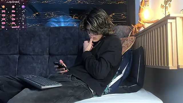 Snapshot of Diamond_twink chatting on 11-14-25, 04:11 Diamond twink online show from 11-14-25, 04:11