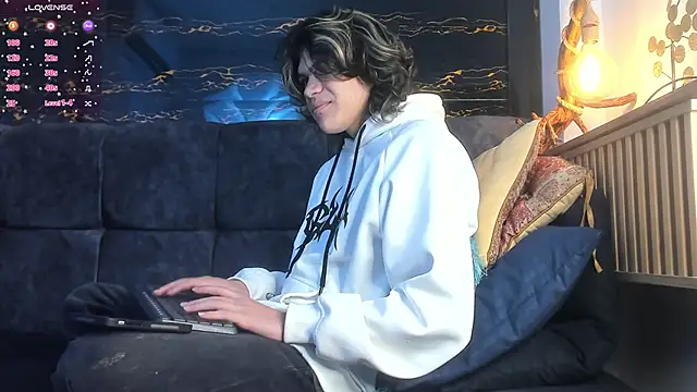 Snapshot of Diamond_twink chatting on 11-20-25, 04:34 Diamond twink online show from 11-20-25, 04:34