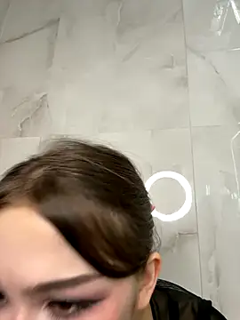 Snapshot of sillybloom chatting on 12-17-25, 09:32 sillybloom online show from 12-17-25, 09:32