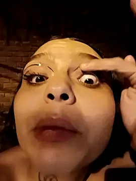 Snapshot of Alis_1327 chatting on 10-04-25, 02:20 Alis 1327 online show from 10-04-25, 02:20