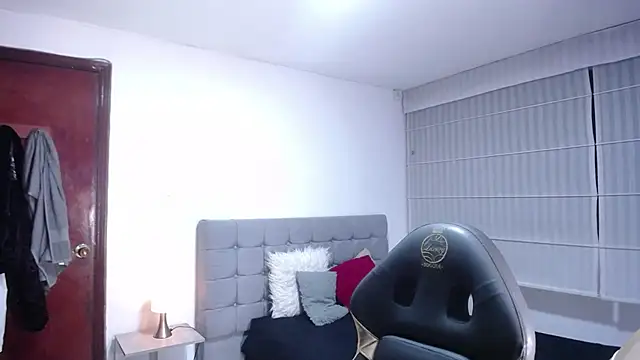 Stephany Rodriguez online show from 11-04-25, 03:00