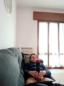 Snapshot of Alessio1987 chatting on 02-06-26, 09:45 Alessio1987 online show from 02-06-26, 09:45