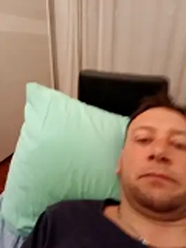 Snapshot of Alessio1987 chatting on 03-01-26, 04:14 Alessio1987 online show from 03-01-26, 04:14