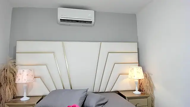 Lucianaa Collins online show from 11-08-25, 01:00