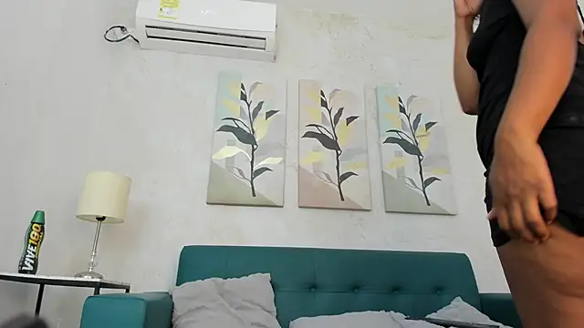 zuri villegas online show from 11-08-25, 06:18