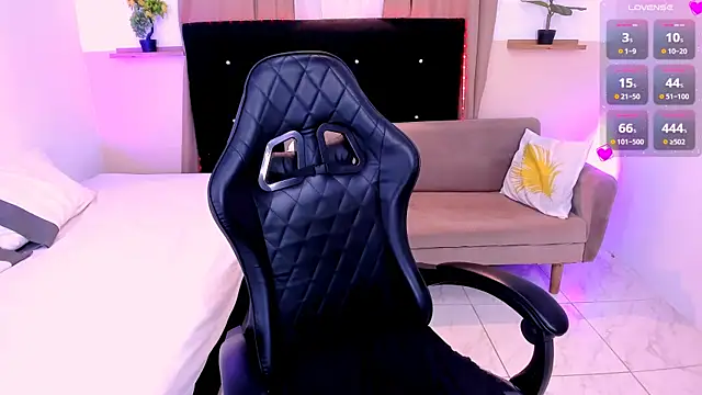 Sarah Brooke online show from 10-27-25, 06:56