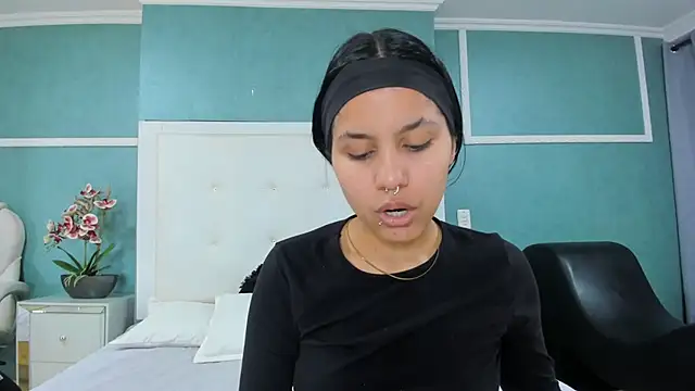 ania gomez online show from 11-21-25, 01:54