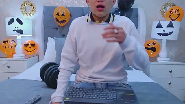 ZoeKrug online show from 10-16-25, 11:55