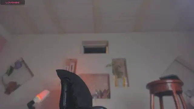 Chloe cooperr online show from 10-29-25, 09:33