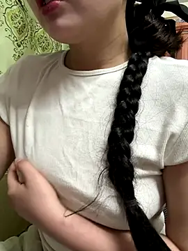 Snapshot of LinYi_Office chatting on 12-15-25, 01:10 LinYi Office online show from 12-15-25, 01:10