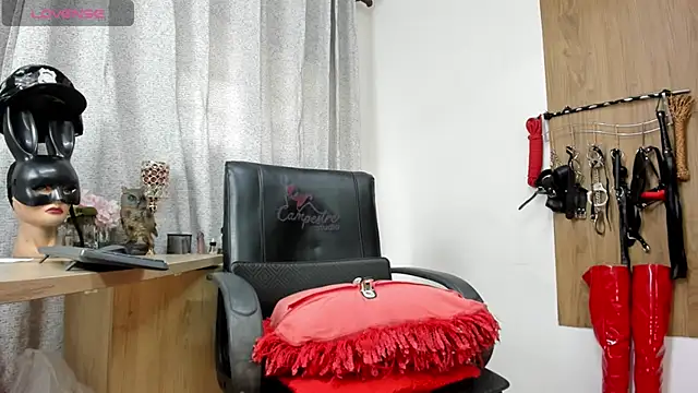 KristhalRasmussel online show from 10-20-25, 09:04