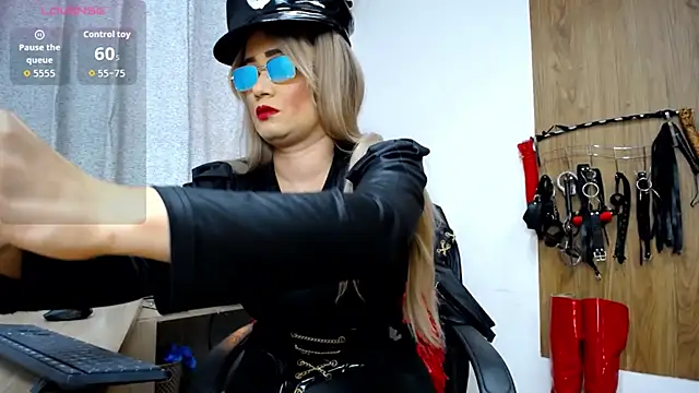 KristhalRasmussel online show from 11-22-25, 10:20