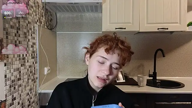 Snapshot of jelly_cherry chatting on 10-16-25, 08:32 jelly cherry online show from 10-16-25, 08:32