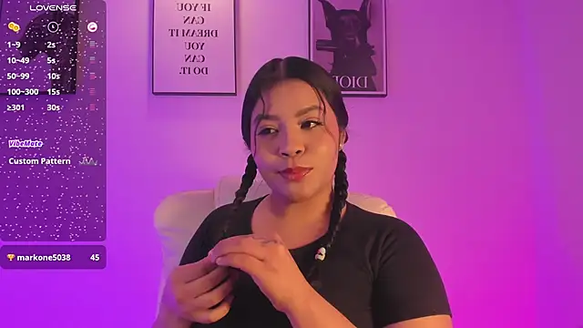 LizzyPonce online show from 11-16-25, 10:43