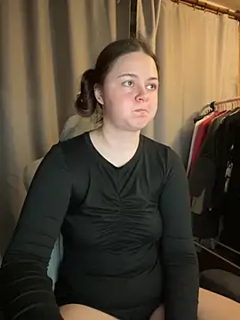 Snapshot of Cuty_Kitty chatting on 10-14-25, 11:27 Cuty Kitty online show from 10-14-25, 11:27