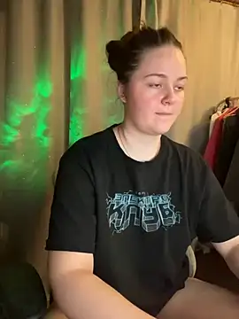 Snapshot of Cuty_Kitty chatting on 10-31-25, 08:32 Cuty Kitty online show from 10-31-25, 08:32