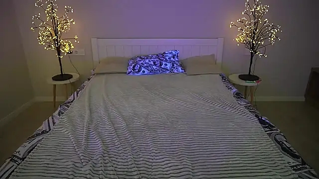 IvyLaurent online show from 10-13-25, 01:11