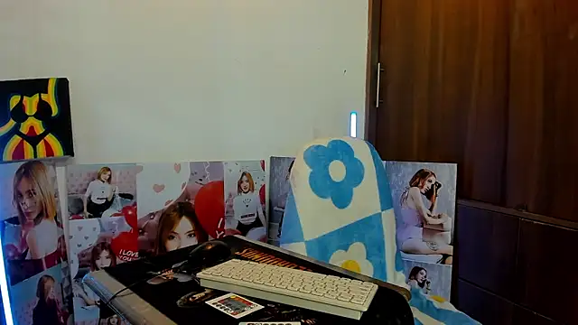 megaanGilr online show from 10-07-25, 07:00