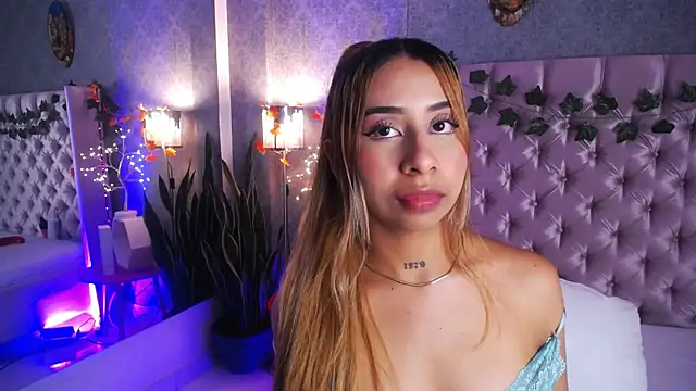 laila stilwiills online show from 11-11-25, 12:43