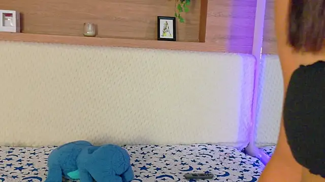 Snapshot of MeghanMure chatting on 03-03-26, 03:23 MeghanMure online show from 03-03-26, 03:23