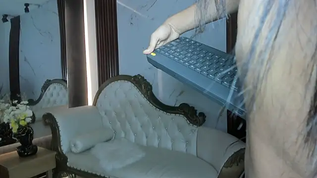 Snapshot of CoralieBronson chatting on 10-10-25, 08:08 CoralieBronson online show from 10-10-25, 08:08