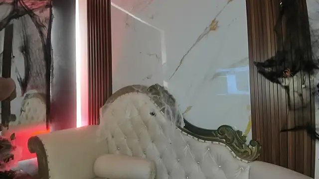 Snapshot of CoralieBronson chatting on 10-24-25, 04:20 CoralieBronson online show from 10-24-25, 04:20