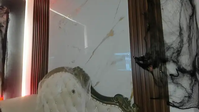 Snapshot of CoralieBronson chatting on 10-26-25, 12:11 CoralieBronson online show from 10-26-25, 12:11