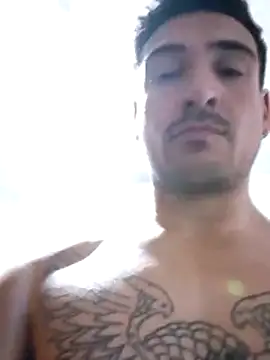 Snapshot of bigandstrong2217 chatting on 10-25-25, 04:20 bigandstrong2217 online show from 10-25-25, 04:20