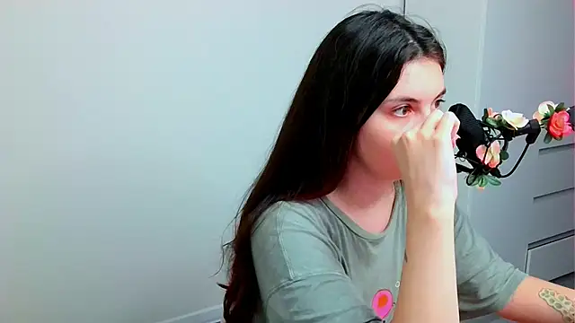 Snapshot of peachyness chatting on 12-22-25, 05:10 peachyness online show from 12-22-25, 05:10