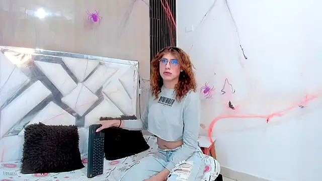 Snapshot of karen_matwell chatting on 11-06-25, 02:40 karen matwell online show from 11-06-25, 02:40