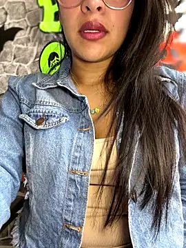 Liulee2 online show from 10-19-25, 04:29